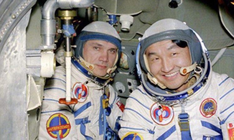 Монгол хүн сансарт ниссэнээс хойш 45 жил улирчээ