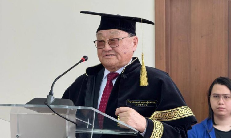 Эх дэлхийдээ эргэн ирсэн өдөр нь "Хүндэт профессор" цол хүртээжээ