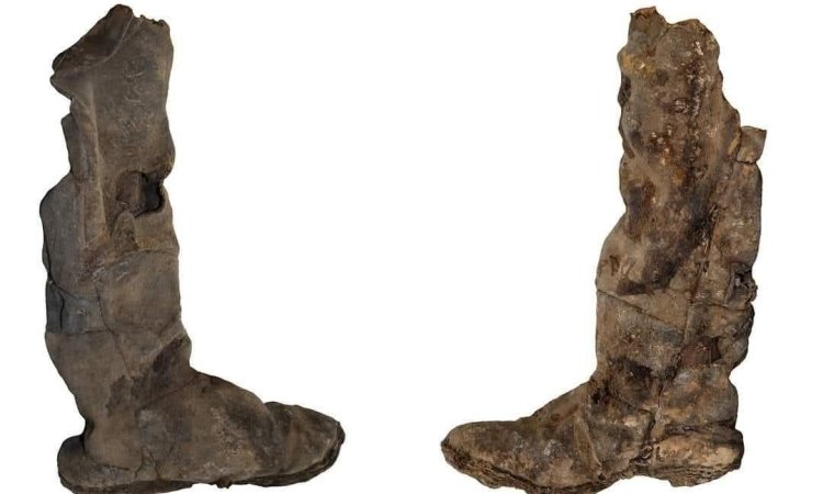 Ёлын хэцийн хадны оршуулгаас илэрсэн хос арьсан гутал