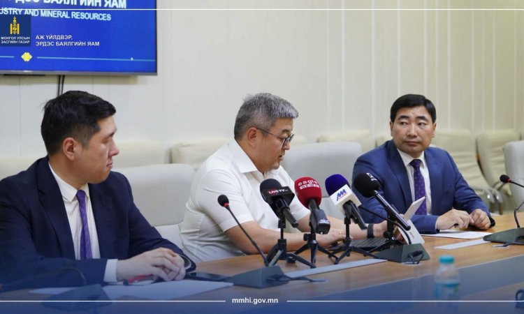АҮЭБЯ: Наймдугаар сард 50,000 тонн АИ-92 автобензинийг ОХУ-ын “Роснефть“ компаниас худалдан авах захиалга баталгаажсан