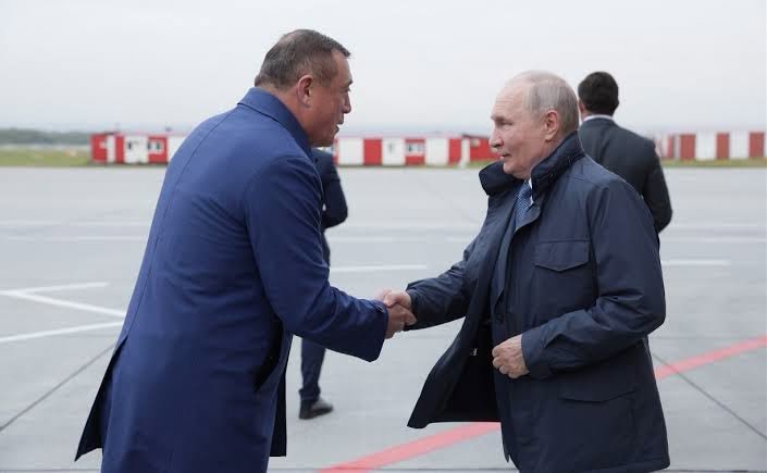 ОХУ-ын Ерөнхийлөгч В.Путин анх удаа Курилийн арлуудын нэг Итуруп аралд зочилжээ