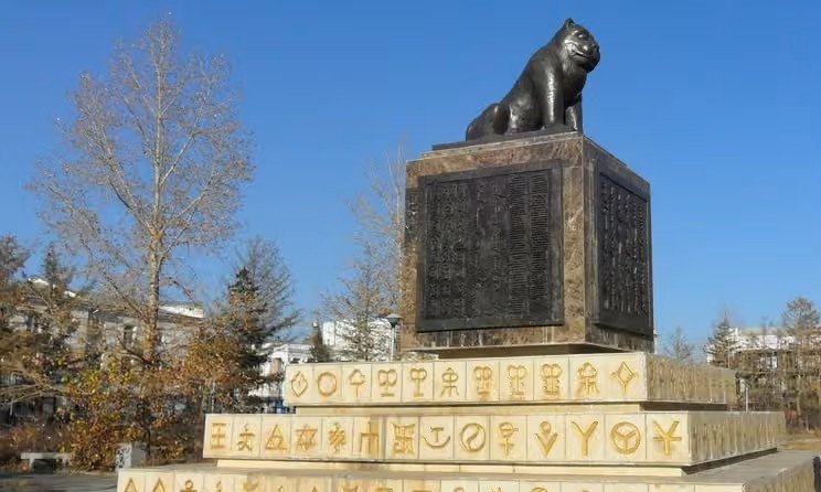 Төрийн тамганы хөшөөг шинэчлэн засварлаж байна