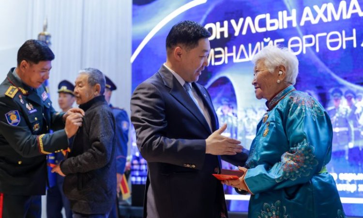 Нийслэлийн Онцгой байдлын газрын ахмадуудад хүндэтгэл үзүүлэв